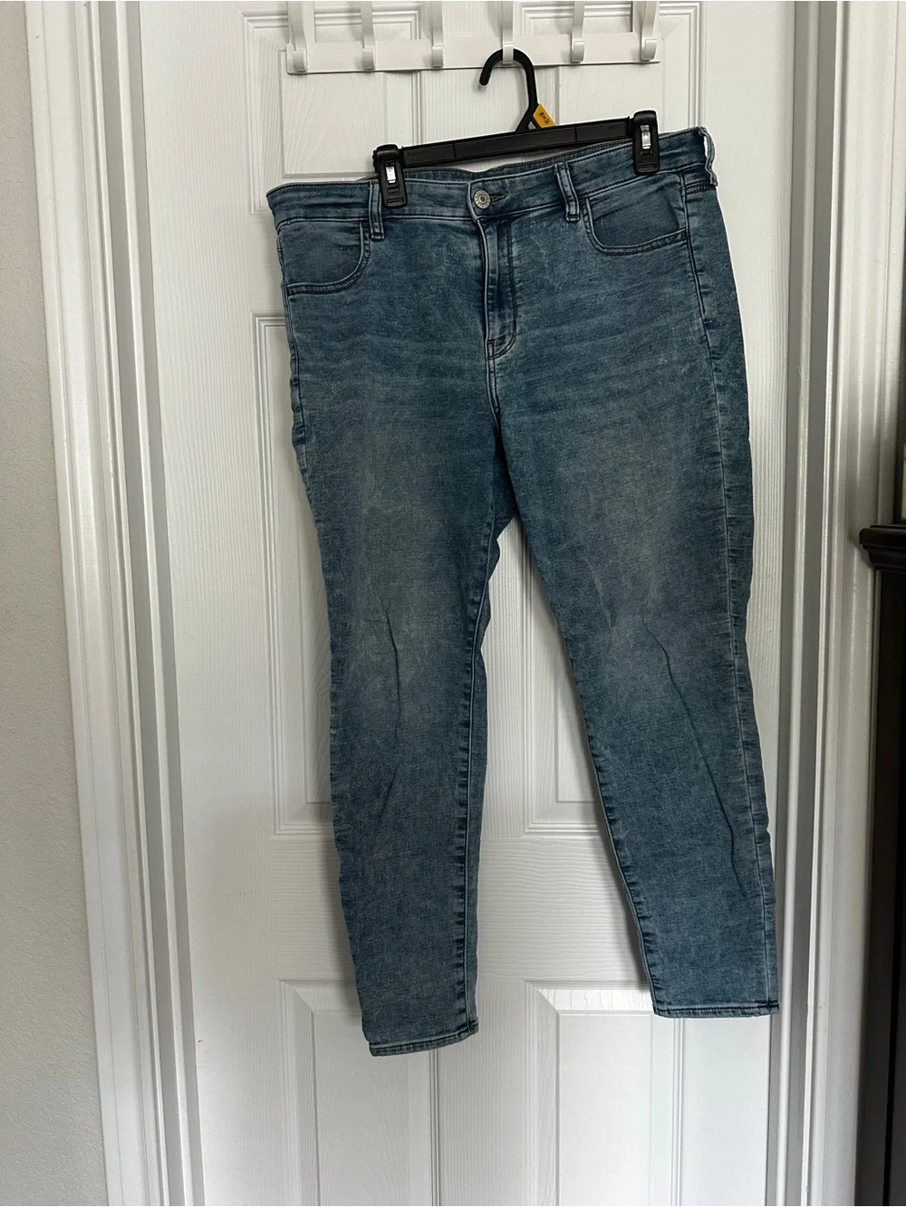American Eagle Outfitters Light Wash Skinny Jeans